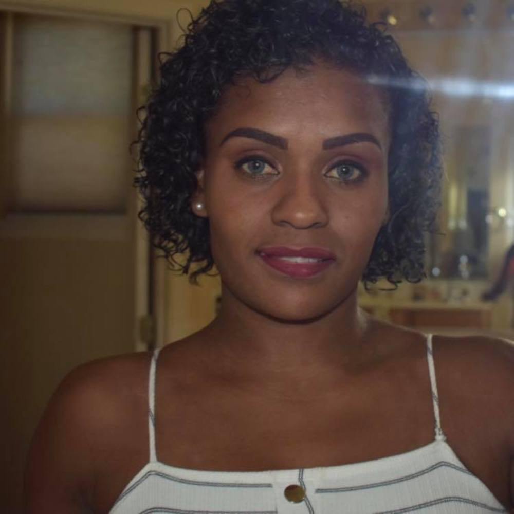 Meet your Posher, Eliane